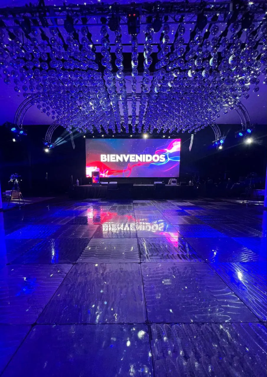 Sala del Goldencenter preparada para el evento