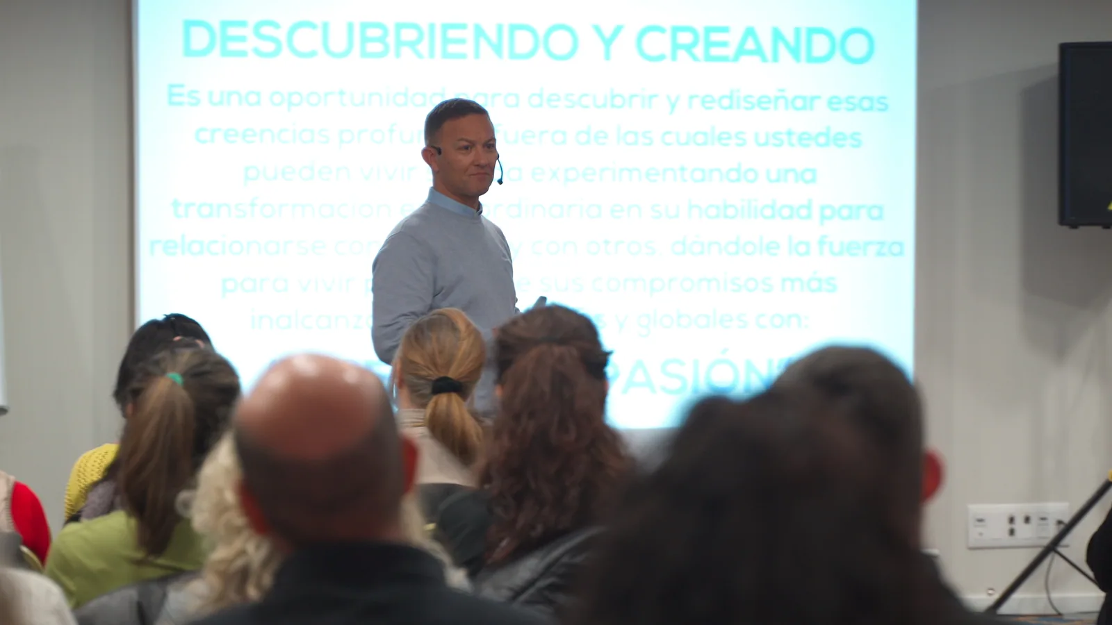 Audiencia atenta en conferencia